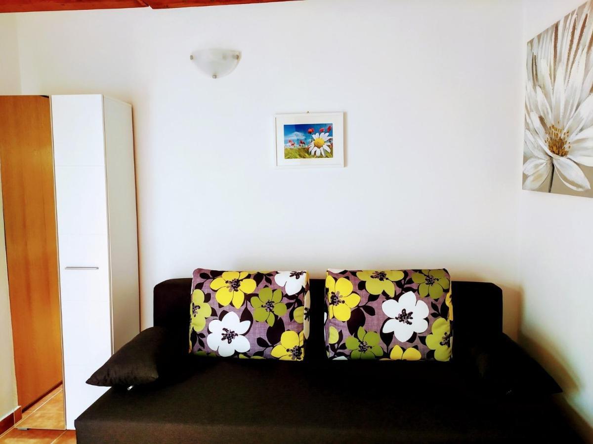 Apartments And Rooms Aleksandra Бибинє Екстер'єр фото